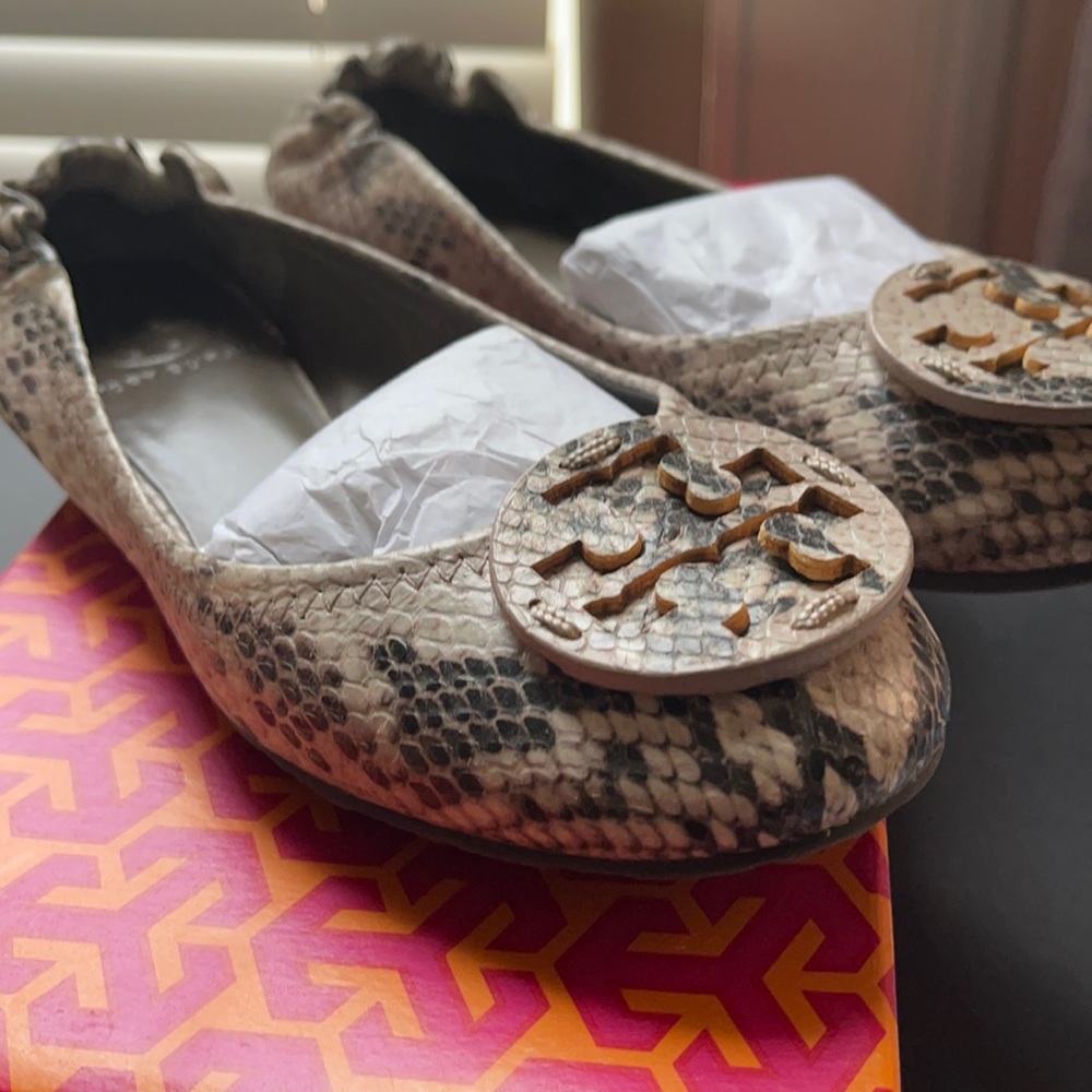 TB authentic ballet flats